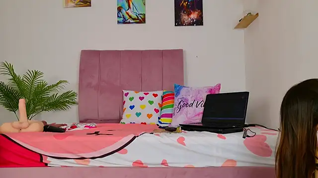 Snapshot of ginny_ross chatting on July 25, 3:37 am ginny ross online show from July 25, 3:37 am