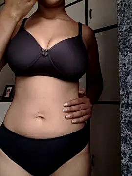 Snapshot of sexy_lelina chatting on May 12, 5:04 am sexy lelina online show from May 12, 5:04 am