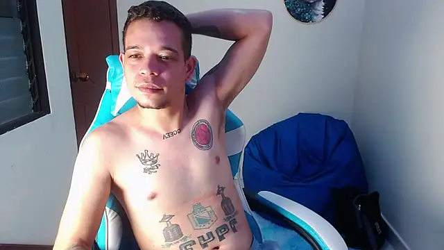 Snapshot of harry_contreras28 chatting on November 15, 1:36 am harry contreras28 online show from November 15, 1:36 am