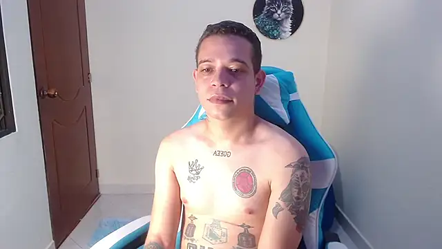 Snapshot of harry_contreras28 chatting on November 16, 10:15 pm harry contreras28 online show from November 16, 10:15 pm