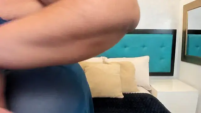 ViickyLee online show from December 3, 4:09 am