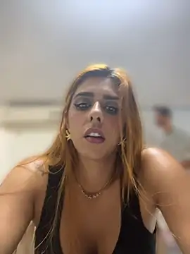 Monahliza online show from April 8, 4:40 pm