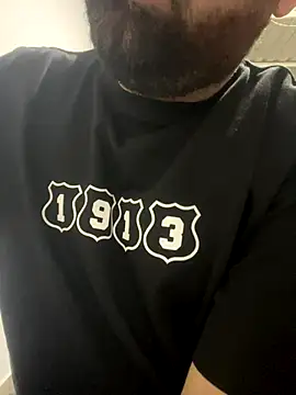 julianlondo111 online show from December 23, 5:16 am