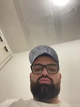 julianlondo111 online show from March 7, 7:05 am