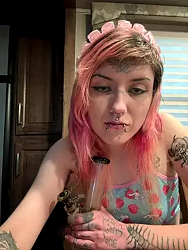 Snapshot of needlefaceUwU chatting on November 13, 11:25 pm needlefaceUwU online show from November 13, 11:25 pm