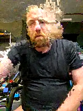 Snapshot of Txweld69 chatting on December 4, 12:31 am Txweld69 online show from December 4, 12:31 am