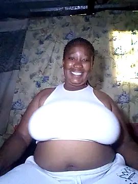 Snapshot of MissMoyo chatting on November 18, 3:05 pm MissMoyo online show from November 18, 3:05 pm