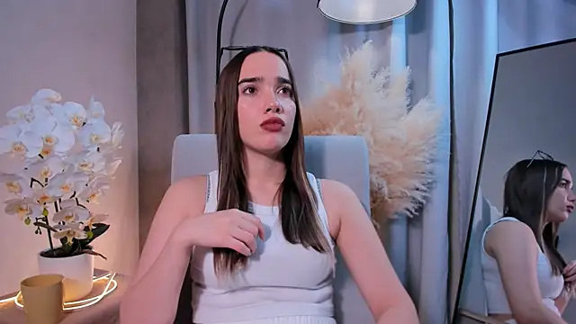 NoraBuffa online show from November 20, 4:29 pm