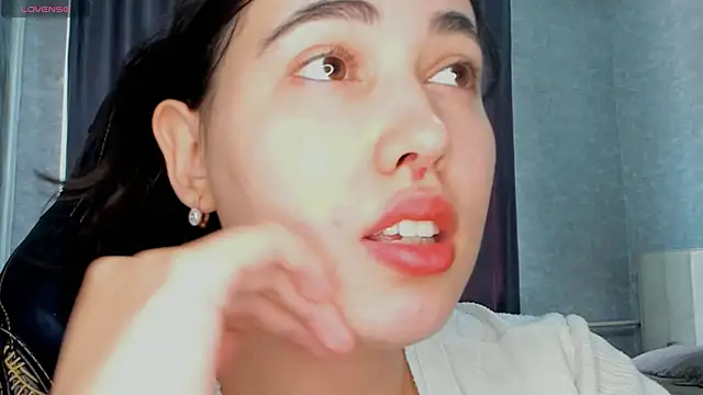 Snapshot of Diara_1an chatting on June 10, 7:29 am Diara 1an online show from June 10, 7:29 am