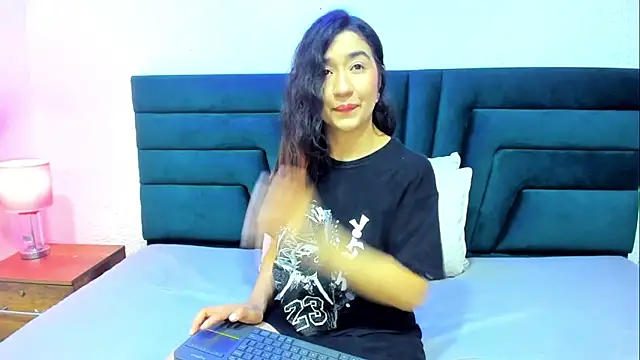 Snapshot of VictoriaRouge_ chatting on May 17, 8:38 pm VictoriaRouge online show from May 17, 8:38 pm