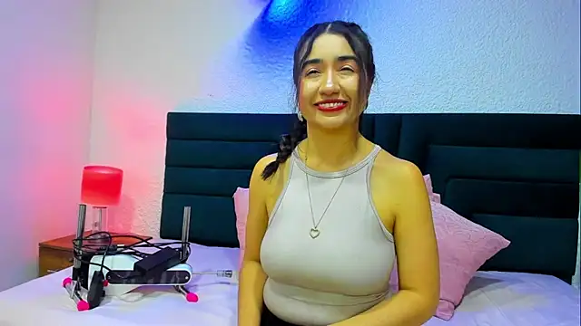 Snapshot of VictoriaRouge_ chatting on May 25, 8:15 pm VictoriaRouge online show from May 25, 8:15 pm
