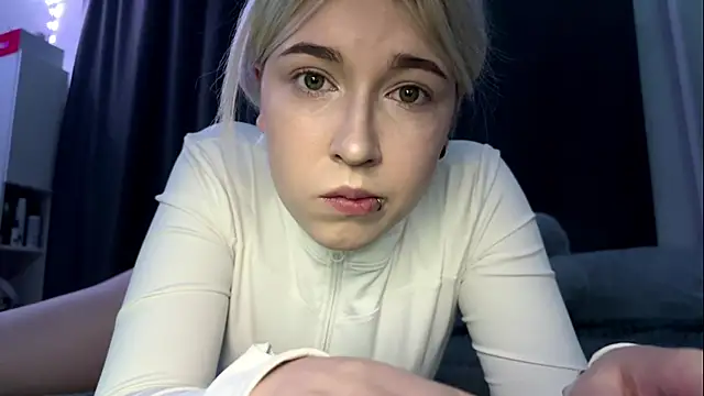 Snapshot of SexBIonde chatting on November 14, 3:22 pm SexBIonde online show from November 14, 3:22 pm