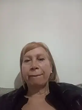 Snapshot of SexyMilf1211 chatting on May 19, 10:54 am SexyMilf1211 online show from May 19, 10:54 am