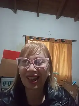 Snapshot of SexyMilf1211 chatting on May 21, 11:39 am SexyMilf1211 online show from May 21, 11:39 am