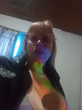 Snapshot of SexyMilf1211 chatting on June 14, 3:25 pm SexyMilf1211 online show from June 14, 3:25 pm