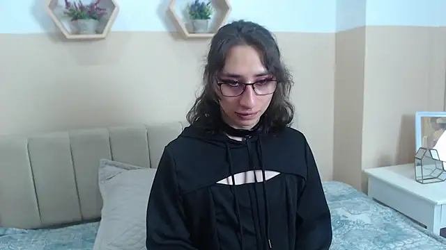 Charlothe 7 online show from April 18, 4:00 pm