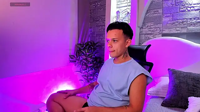 Snapshot of Valentino_moretti chatting on November 18, 12:20 pm Valentino moretti online show from November 18, 12:20 pm