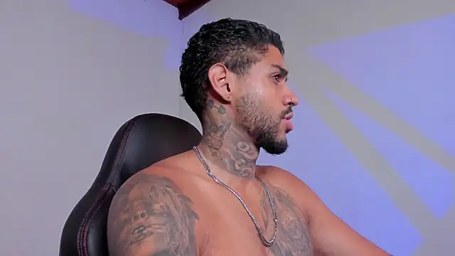 LuigiVitale 1 online show from November 25, 7:52 am