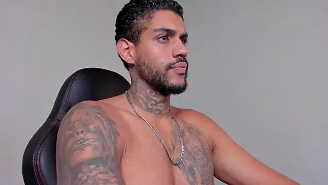 LuigiVitale 1 online show from December 1, 2:11 pm