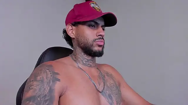 LuigiVitale 1 online show from February 8, 3:43 am