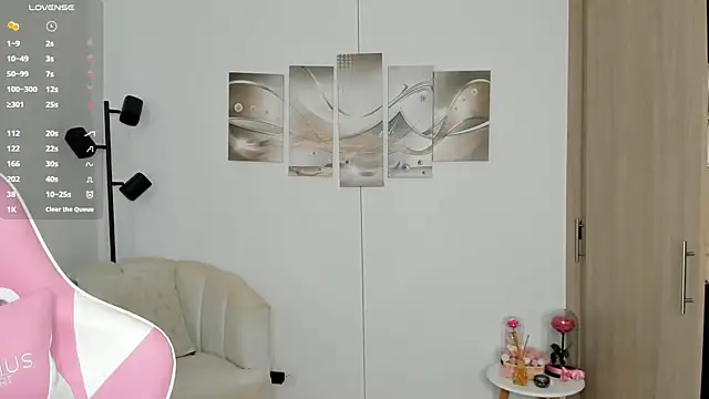 Snapshot of haileyflorez_ chatting on June 23, 1:53 pm haileyflorez online show from June 23, 1:53 pm