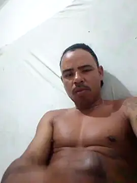 Snapshot of morenoosafado18cm chatting on December 3, 9:46 pm morenoosafado18cm online show from December 3, 9:46 pm