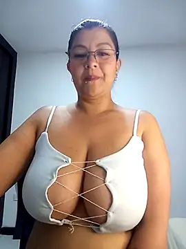 CelesteAlvarez1989 online show from April 12, 2:16 am