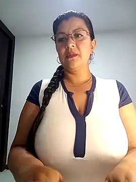 CelesteAlvarez1989 online show from May 6, 5:03 am