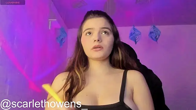 Snapshot of scarlethowens1 chatting on December 16, 6:29 am scarlethowens1 online show from December 16, 6:29 am