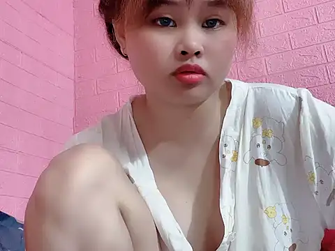 Snapshot of Lina8386 chatting on November 17, 10:04 pm Lina8386 online show from November 17, 10:04 pm