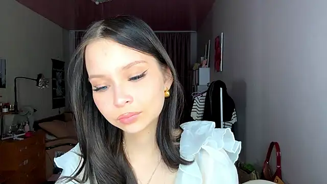 Snapshot of EmmaJonse chatting on November 18, 12:31 pm EmmaJonse online show from November 18, 12:31 pm