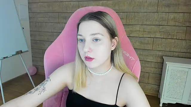 Snapshot of TinnaBurton chatting on May 28, 4:37 pm TinnaBurton online show from May 28, 4:37 pm