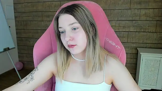 Snapshot of TinnaBurton chatting on May 31, 4:25 pm TinnaBurton online show from May 31, 4:25 pm