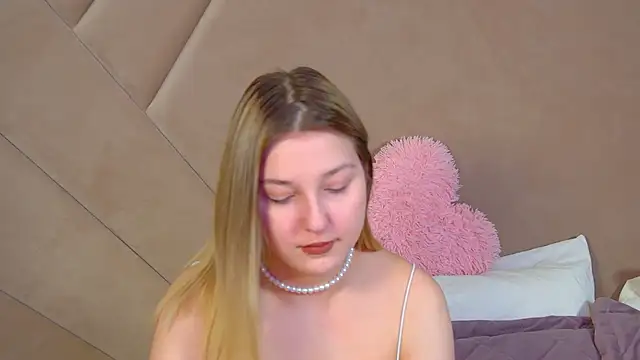 Snapshot of TinnaBurton chatting on June 8, 4:07 pm TinnaBurton online show from June 8, 4:07 pm
