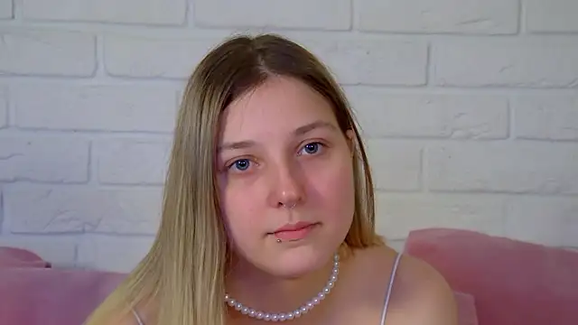 Snapshot of TinnaBurton chatting on July 1, 4:07 pm TinnaBurton online show from July 1, 4:07 pm