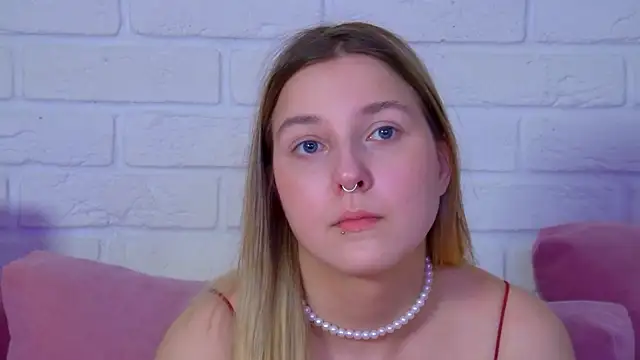 Snapshot of TinnaBurton chatting on July 13, 4:21 pm TinnaBurton online show from July 13, 4:21 pm