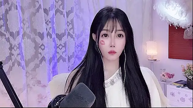 Laura 520 online show from May 20, 12:44 pm