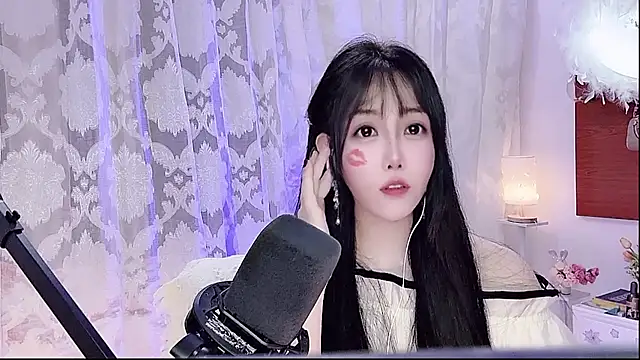 Laura 520 online show from May 23, 12:20 pm
