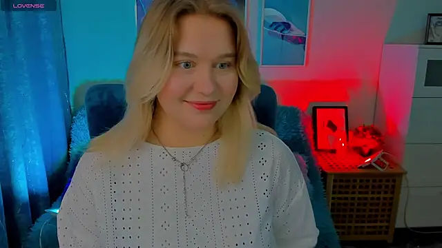 Snapshot of LouiseMous chatting on November 27, 9:06 pm LouiseMous online show from November 27, 9:06 pm