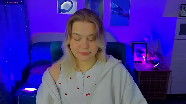 Snapshot of LouiseMous chatting on November 29, 9:51 pm LouiseMous online show from November 29, 9:51 pm