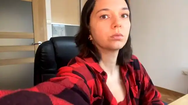 Snapshot of TreasaDolecki chatting on November 19, 10:59 am TreasaDolecki online show from November 19, 10:59 am