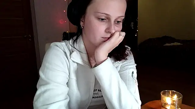 Snapshot of LouiseMarengo chatting on November 17, 5:41 pm LouiseMarengo online show from November 17, 5:41 pm