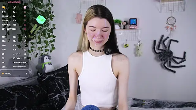 Snapshot of Emmie_shy chatting on November 22, 12:48 pm Emmie shy online show from November 22, 12:48 pm