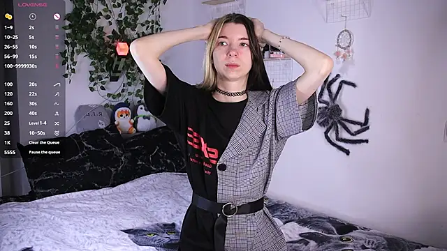 Snapshot of Emmie_shy chatting on November 23, 2:50 pm Emmie shy online show from November 23, 2:50 pm