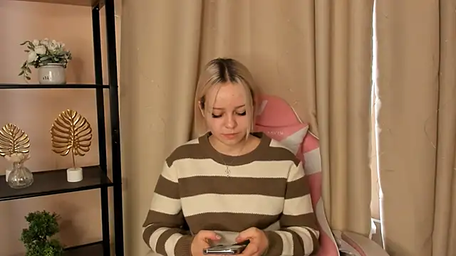 Snapshot of ArdisCiolli chatting on November 16, 9:26 am ArdisCiolli online show from November 16, 9:26 am