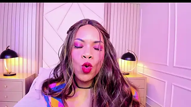 Snapshot of LailaDavidson chatting on May 23, 12:20 pm LailaDavidson online show from May 23, 12:20 pm