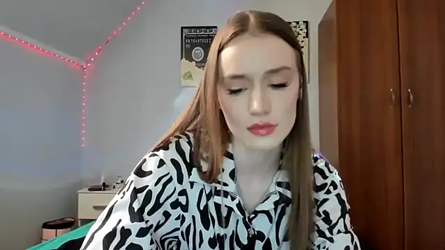 tinyglow online show from February 15, 4:03 pm