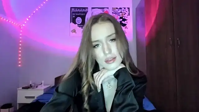 tinyglow online show from June 25, 10:58 pm
