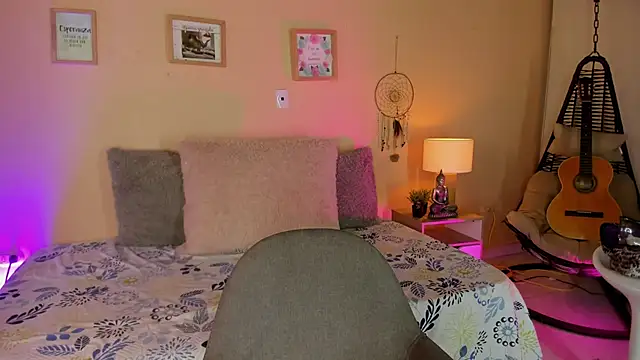 Snapshot of aghata_jackson_ chatting on November 18, 2:54 pm aghata jackson online show from November 18, 2:54 pm