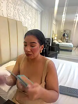 IvannaClaire online show from December 17, 12:33 pm